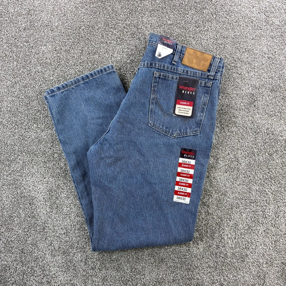 NWT Wrangler Jeans Men's‎ 38x30 Blue Light Wash Denim Relaxed Fit New With Tags